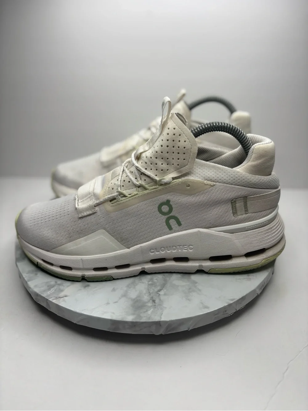 Size 8- On Cloudnova 2 casual sneakers feature light green