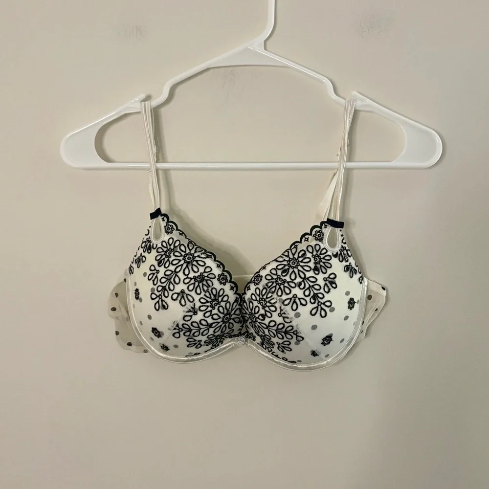 Victorias Secret 34C Chic Black and White Floral Bra