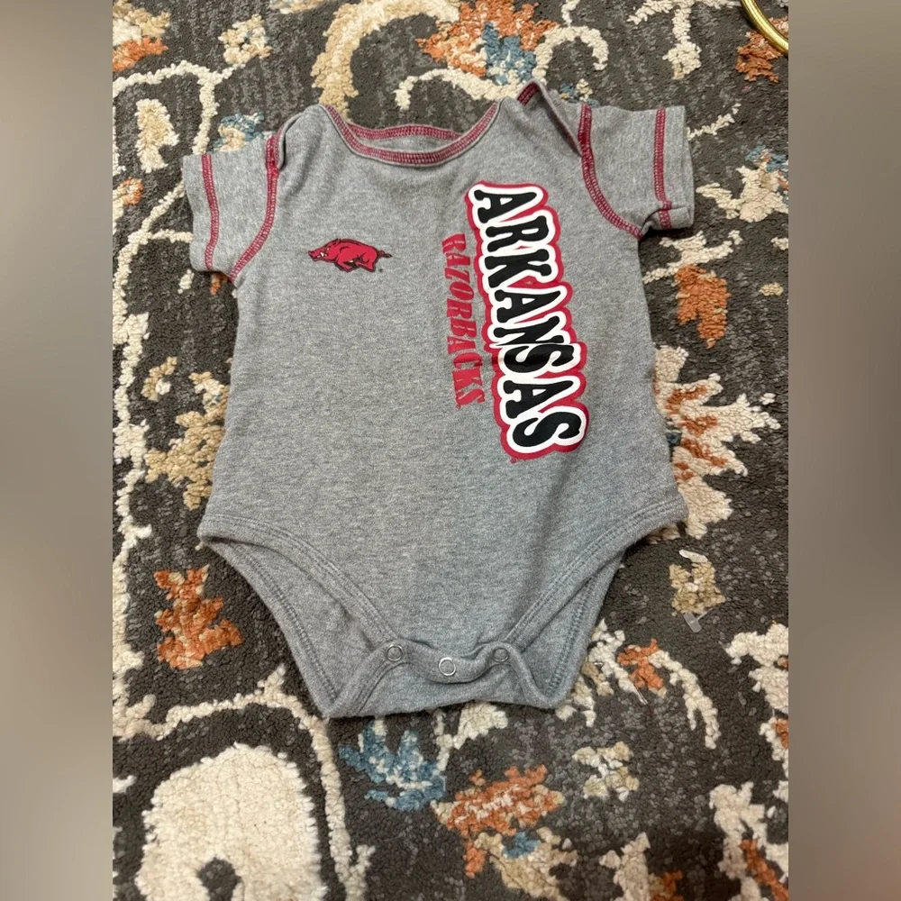 Arkansa Razorback Onsie Size 3‎ Months Gray Red