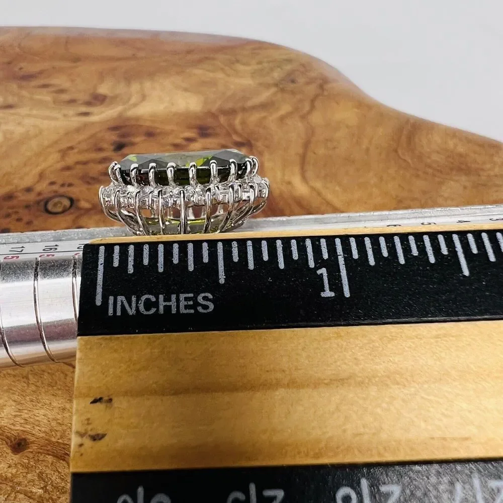 Vintage Ring Sz 6 Beautiful Olive Green Clear Crystal Oval Silver Plate 4229