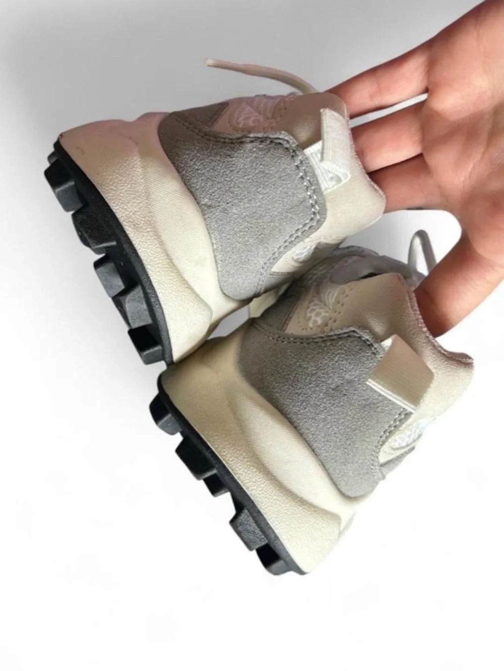 LOFT stylish sneakers