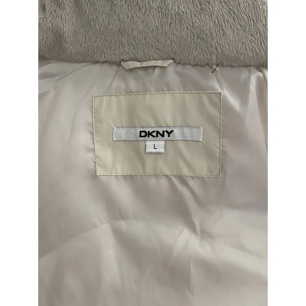 Dkny reposhing this
