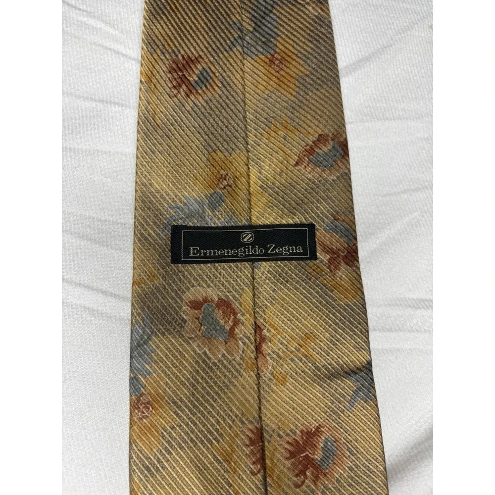 Ermenegildo Zegna Gold Floral Paisley Silk Luxury Executive Tie Made in Italy