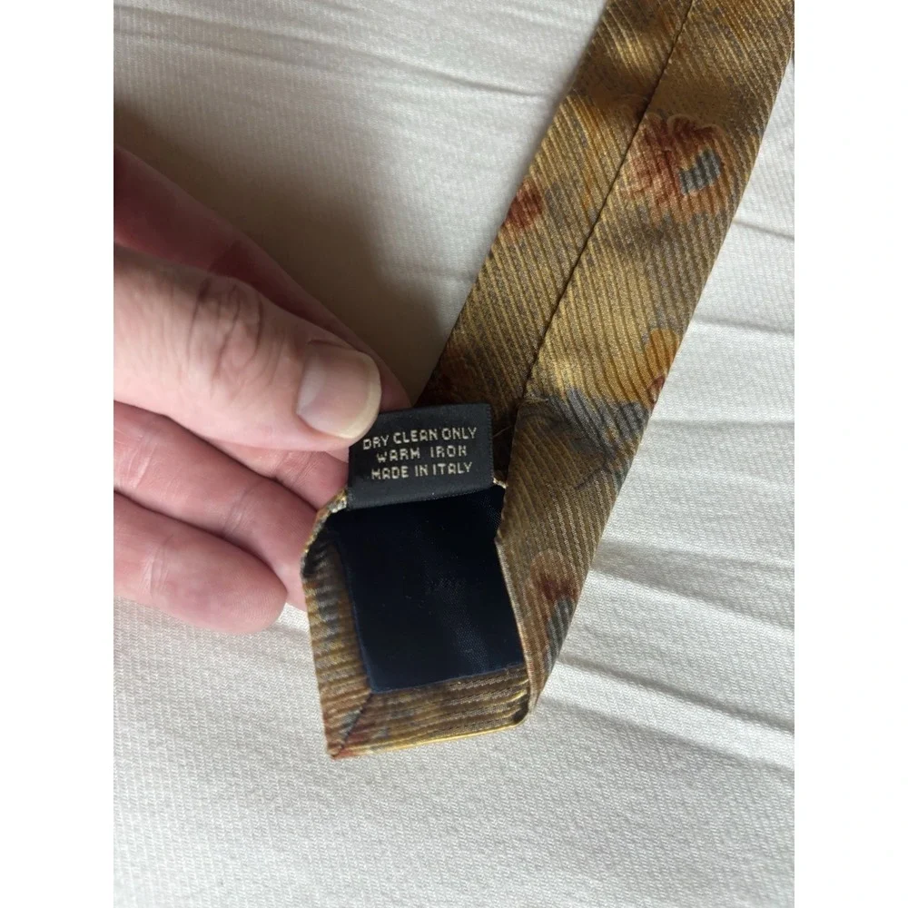Ermenegildo Zegna Gold Floral Paisley Silk Luxury Executive Tie Made in Italy