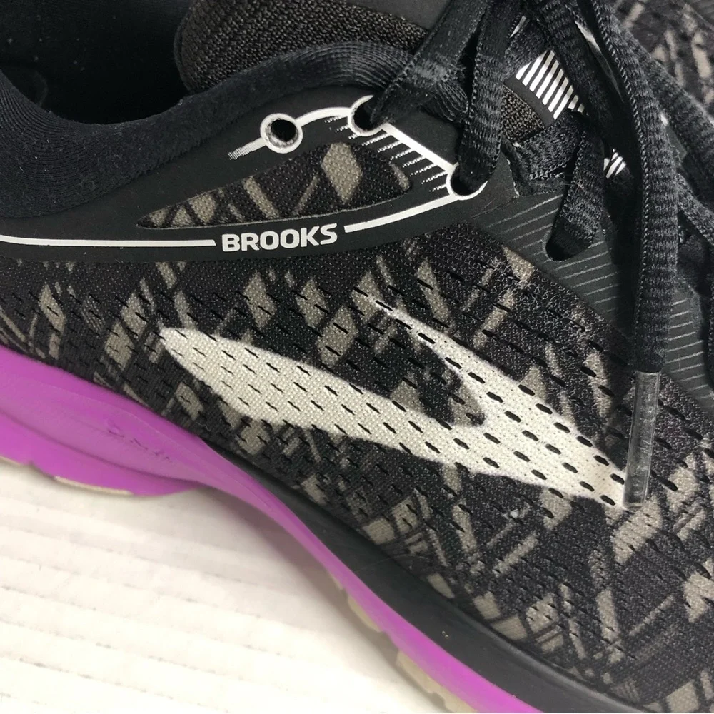 Brooks size good