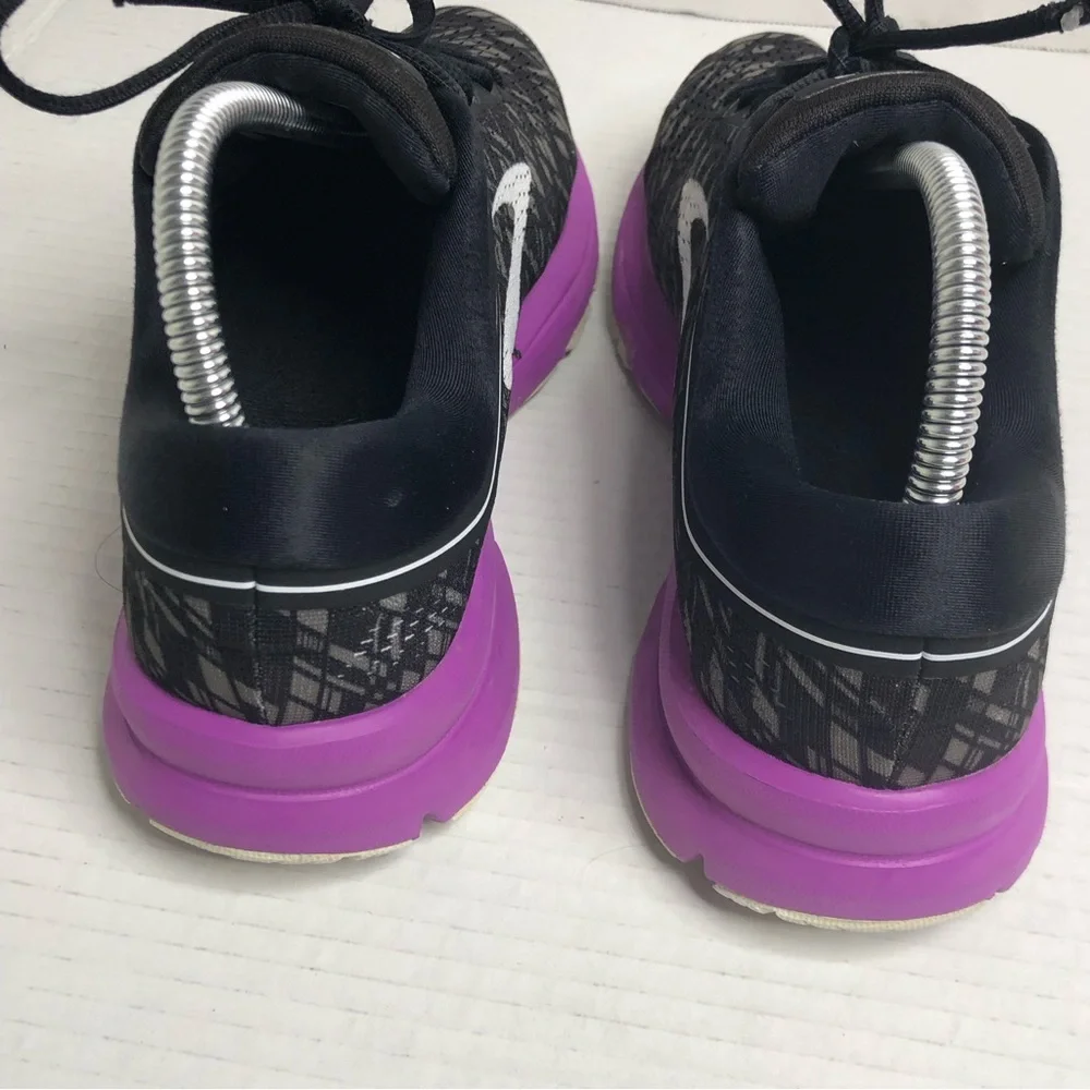 Brooks size good