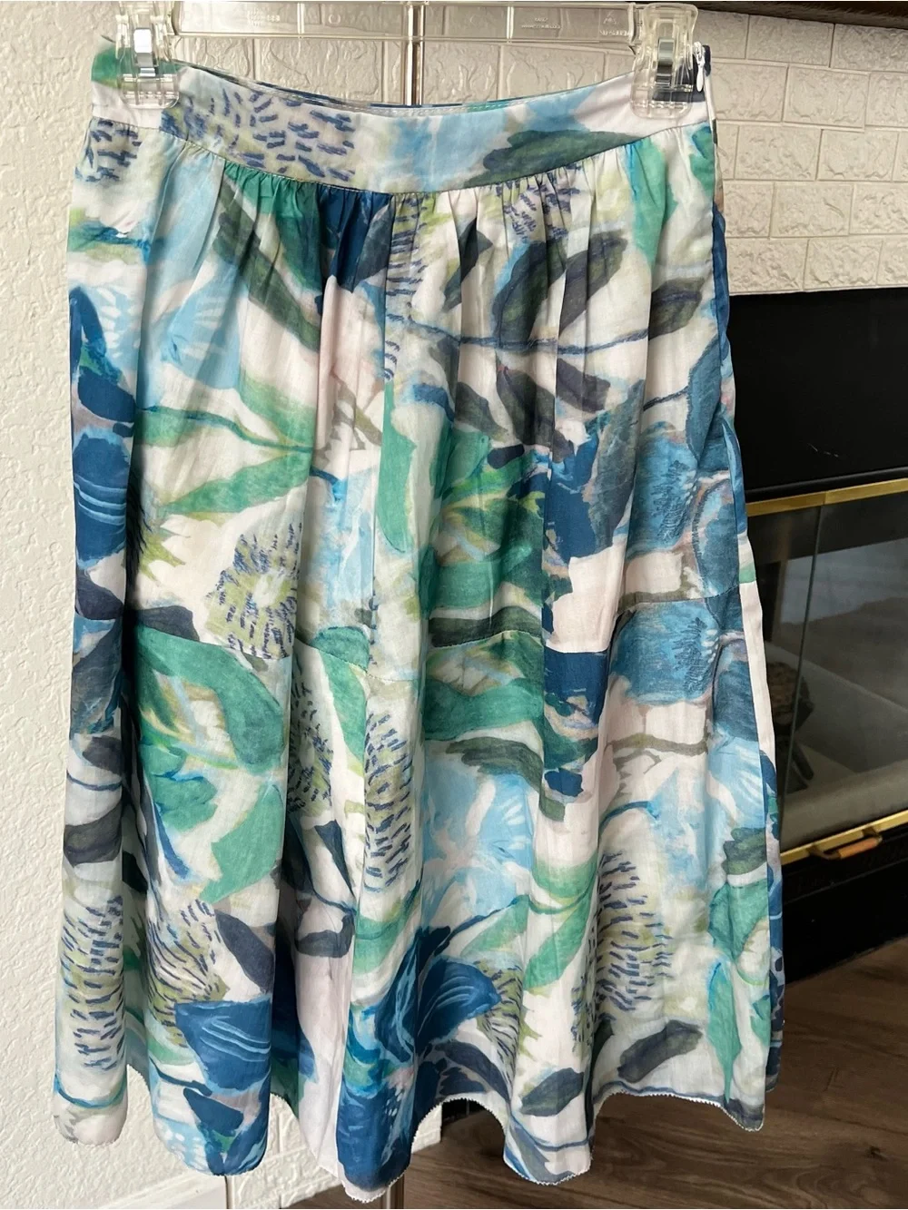 N/A skirt features