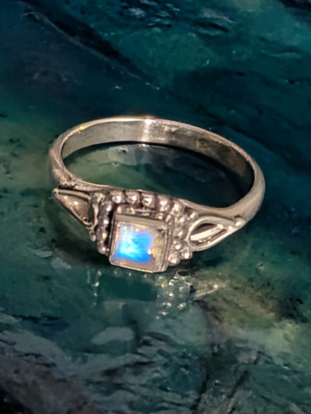 🆕 Amazing Blue Flash Sterling Silver Rainbow Moonstone Square-Cut Ring Size 6.5