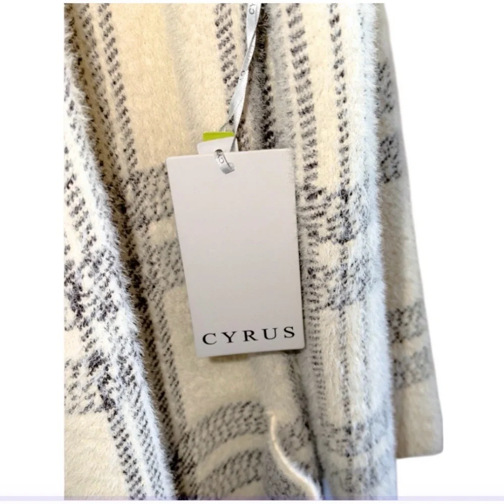 Cyrus nwt open