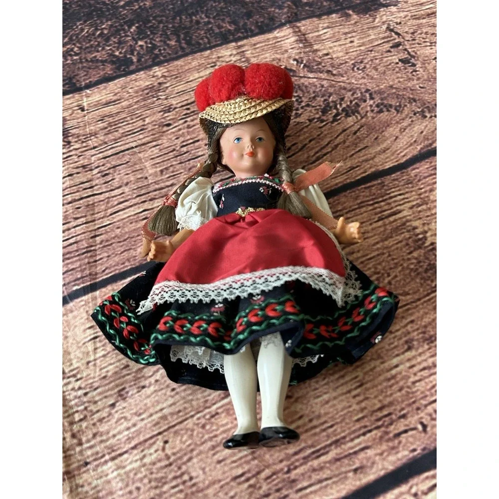 VINTAGE Trachten Puppen‎ German Doll Dirndl girl 1950s Bollenhut Ball Hat Braids