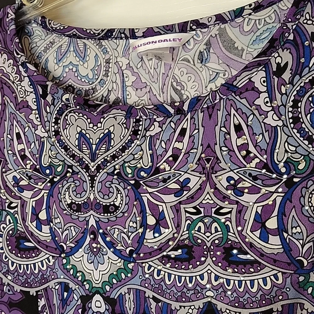 Allison Daley beautiful blouse
