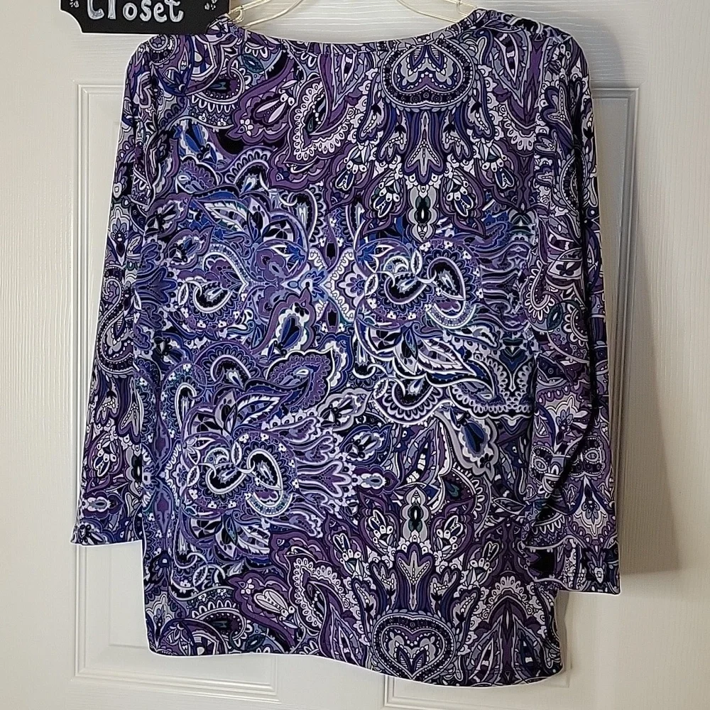 Allison Daley beautiful blouse