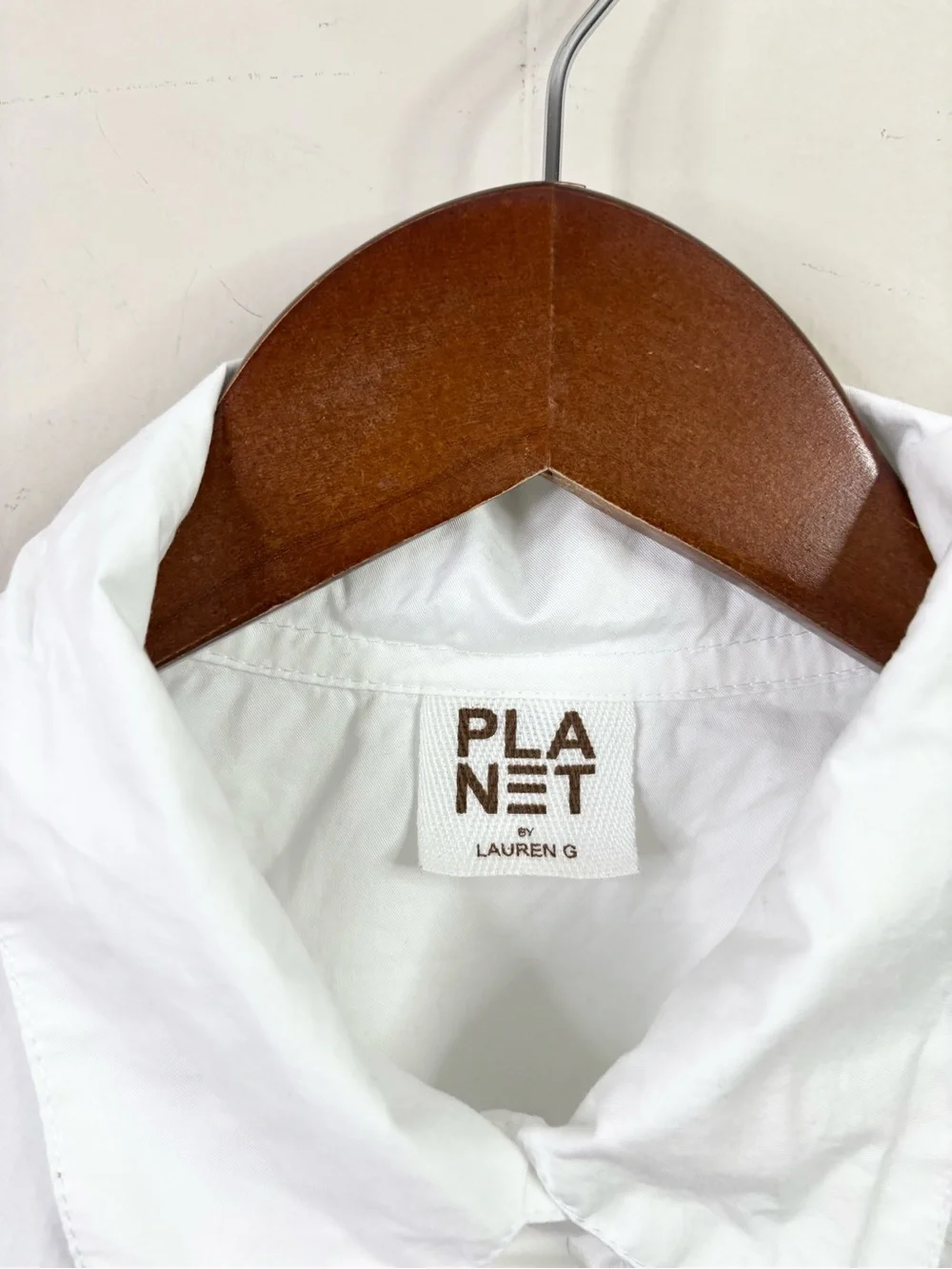 PLANET by Lauren G excellent no