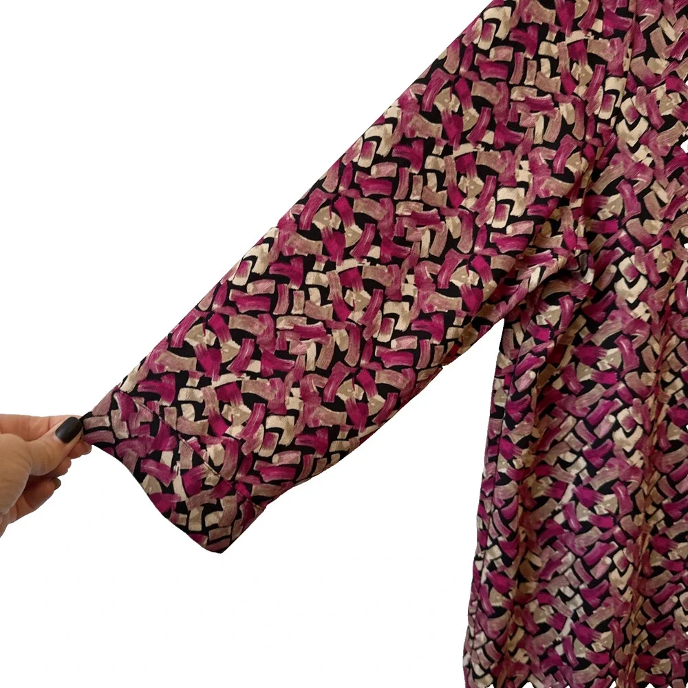 Dana Buchman Women’s L Pink Geometric V Neck 3/4 Sleeve‎ Blouse Business Office