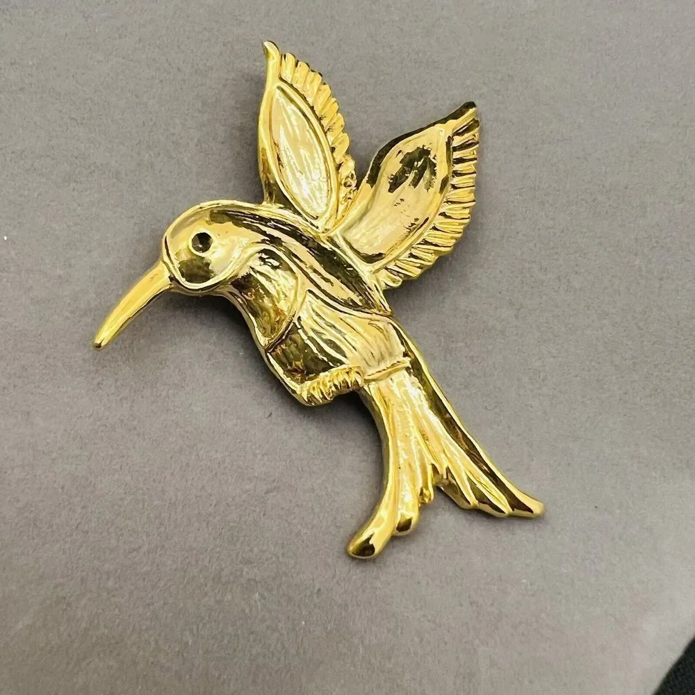 Vintage AAI Signed Gold Tone Textured Hummingbird Brooch 4095