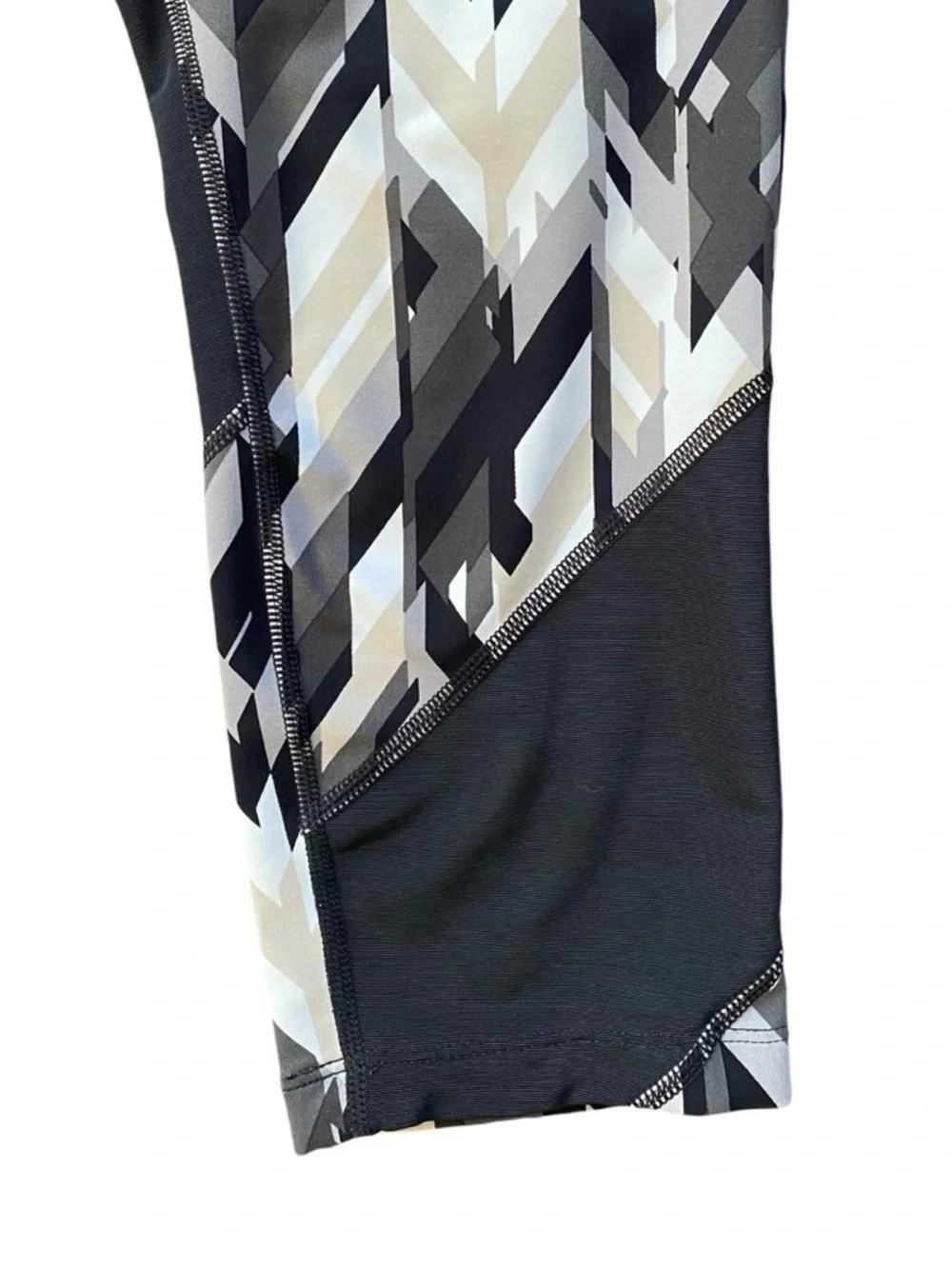 Nike Dri-Fit Women’s Multi Color Athletic Capri Leggings Bottoms Size XL