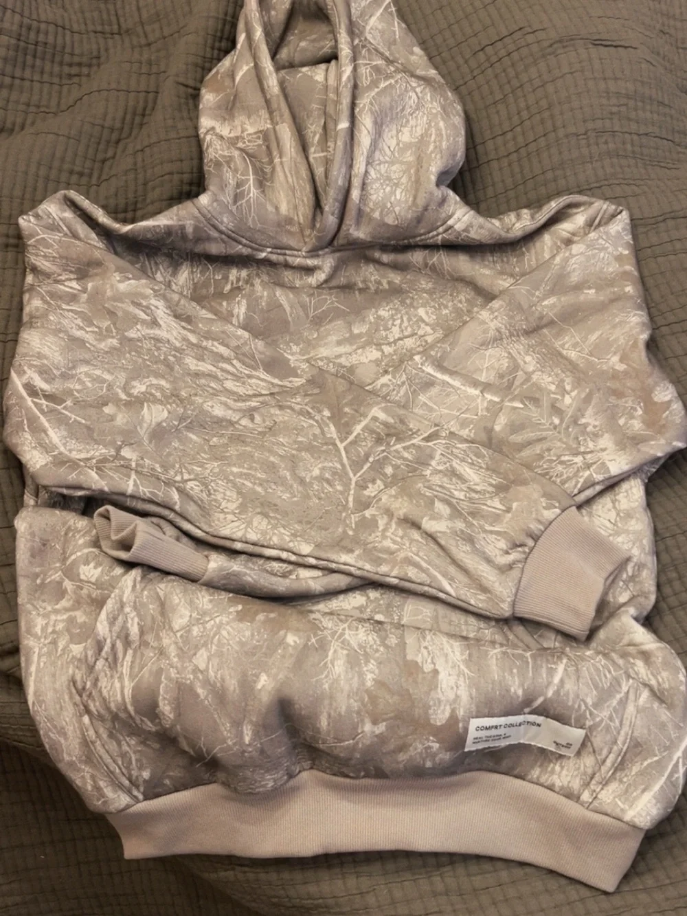 Comfrt Woodland Camo sweatshirt XS NWT