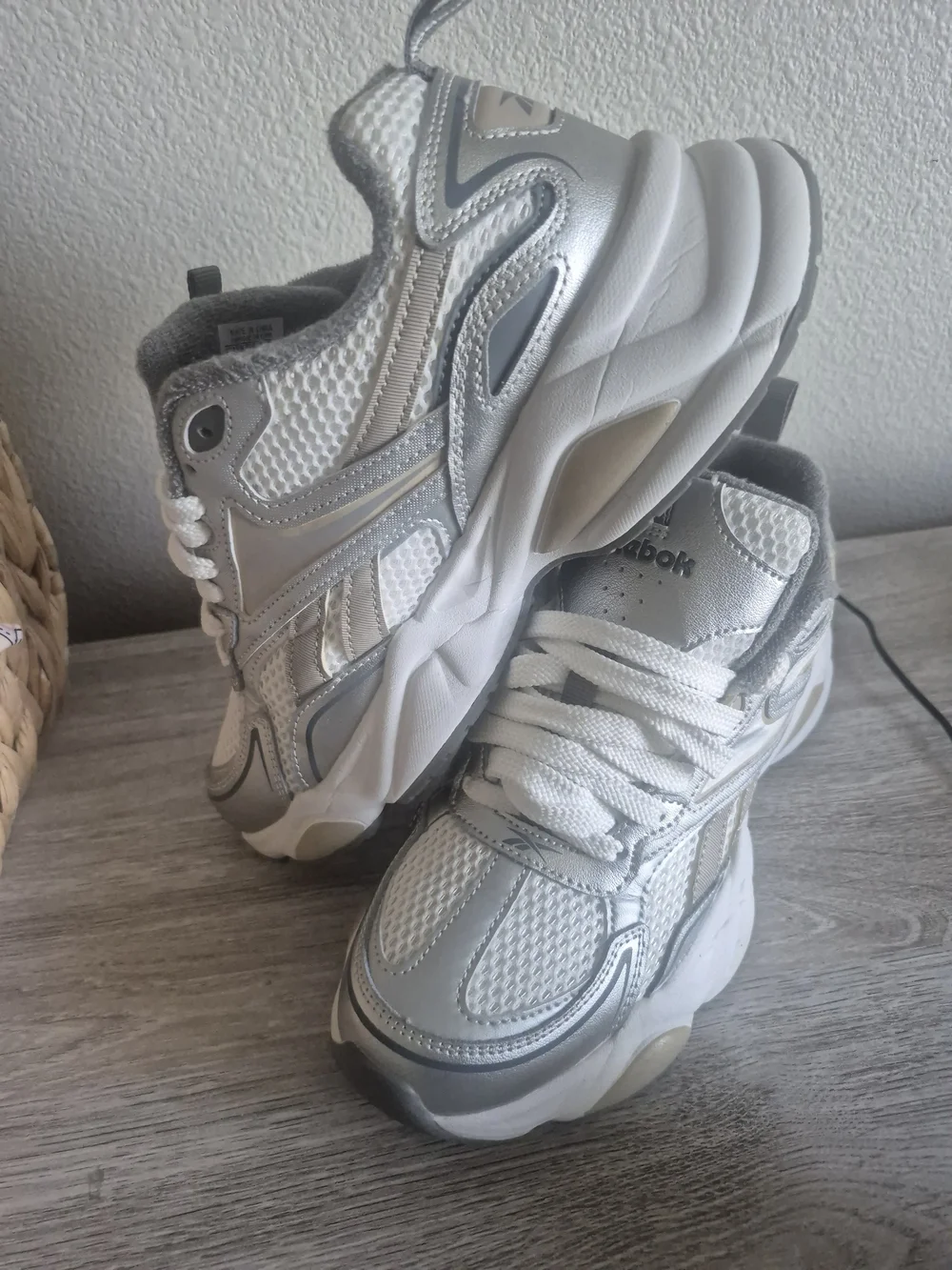 Reebok Womens White and Silver Chunky Athletic Sneakers 9