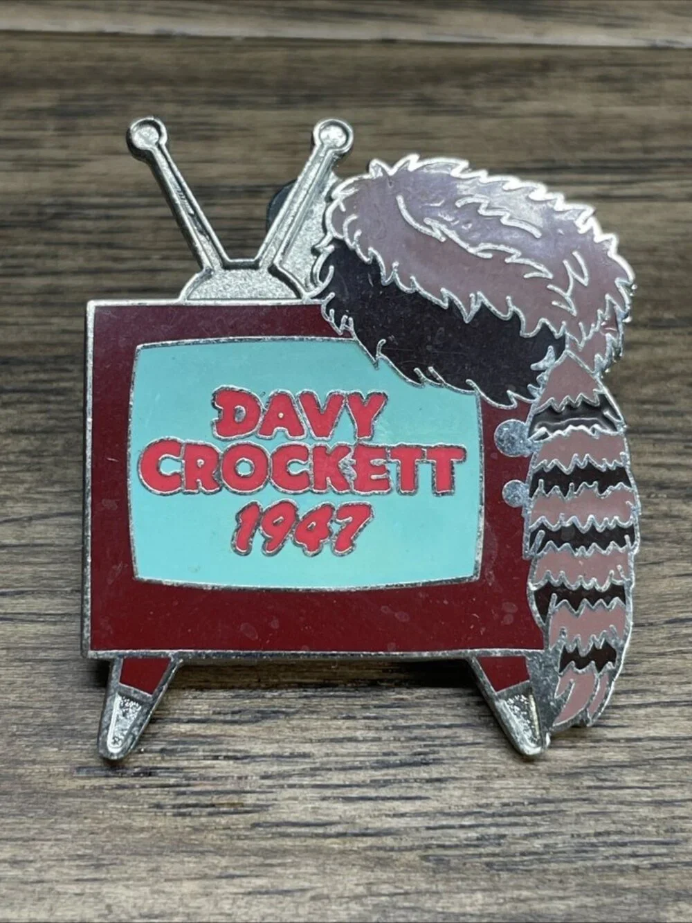 Disney DS  Countdown to the Millennium  #94 Davy Crockett 1947  Error Pin KG JD
