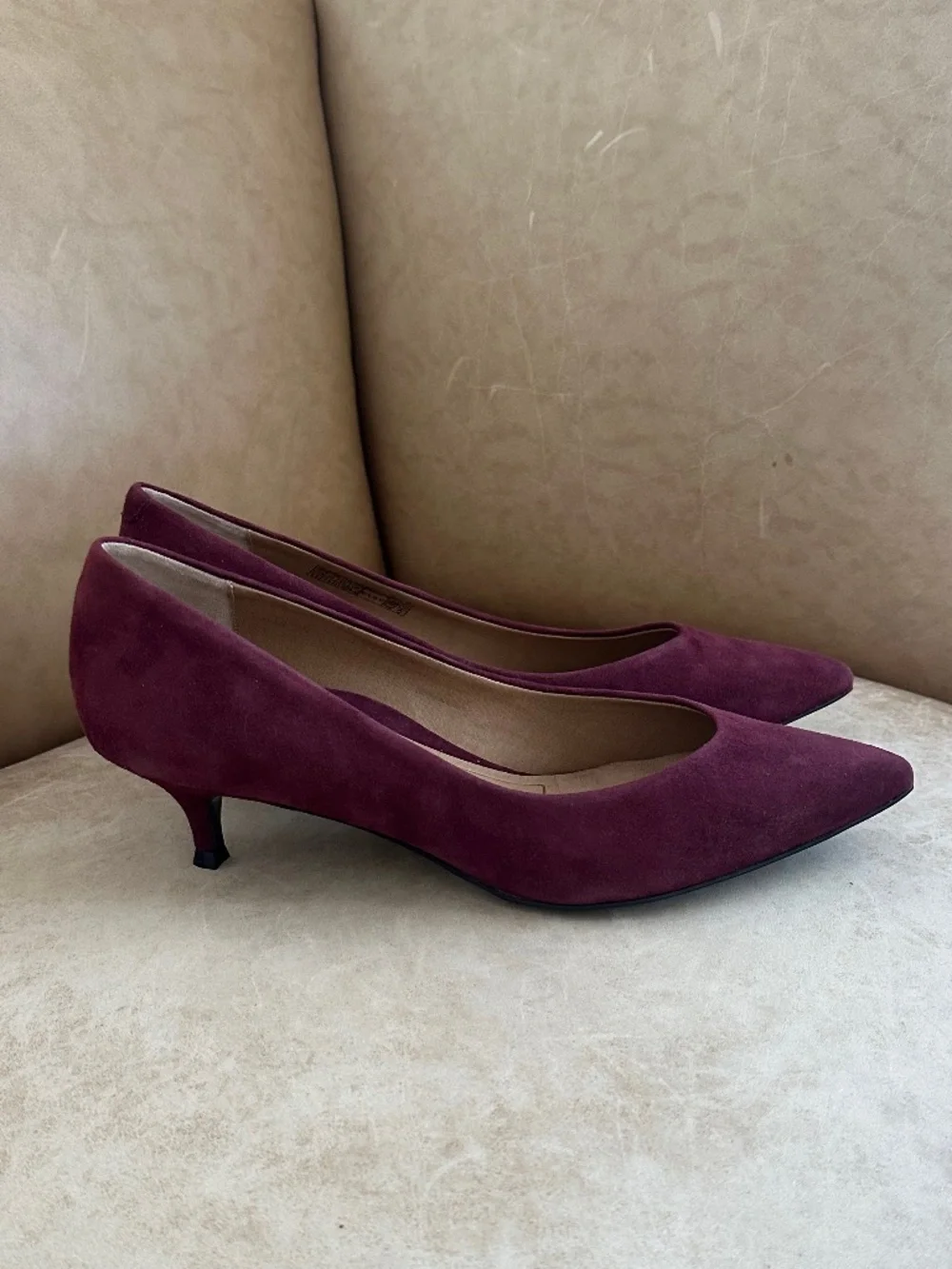 Vionic Kit Josie Kitten Heel Suede Pumps Merlot 9.5 Orthotic Comfy Office NWOB