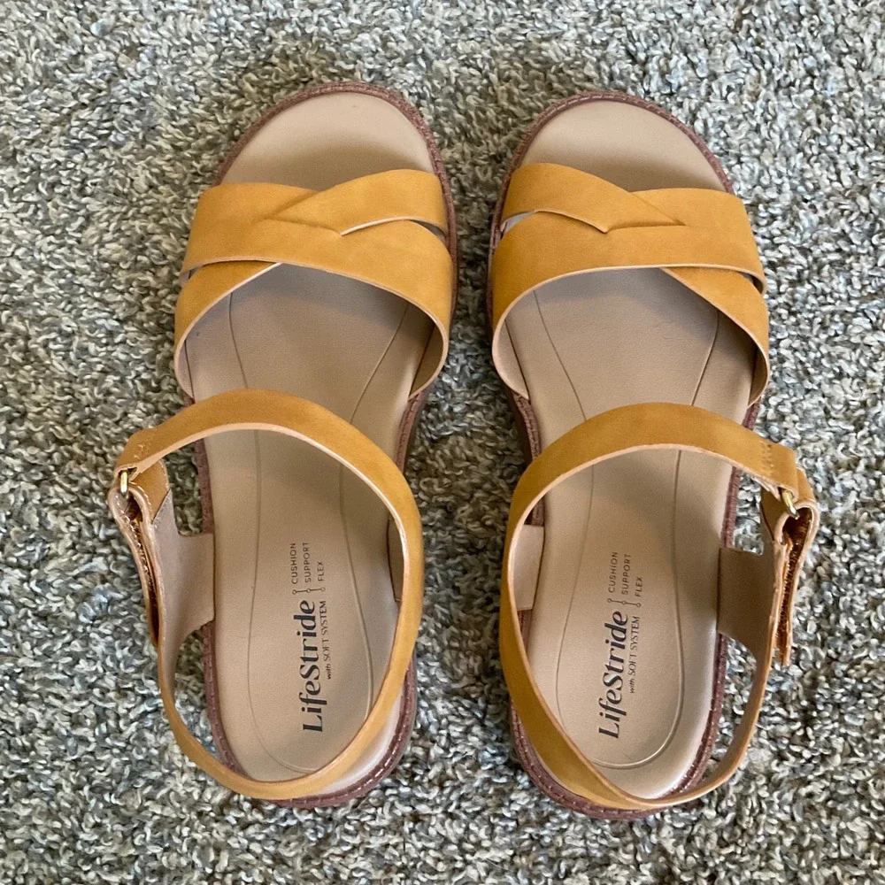 LifeStride Wren Platform Sandals Womens 7W Golden Yellow Strappy Comfort Shoes