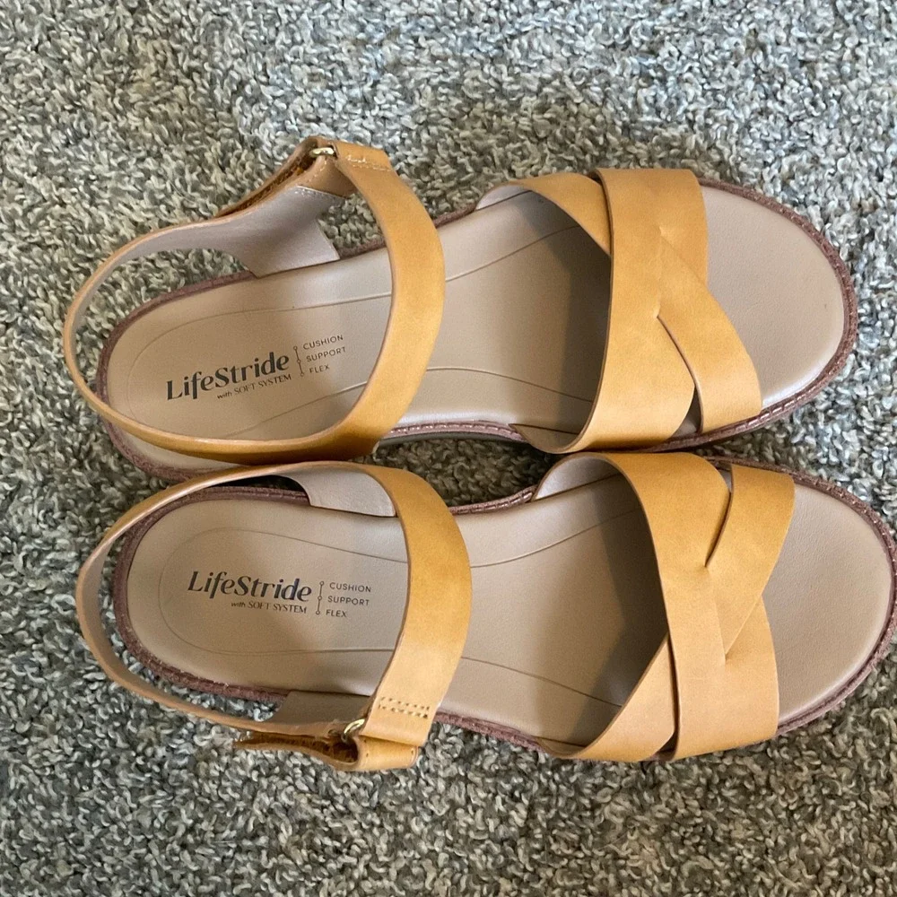 LifeStride Wren Platform Sandals Womens 7W Golden Yellow Strappy Comfort Shoes
