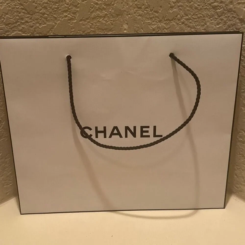 CHANEL shopping bag