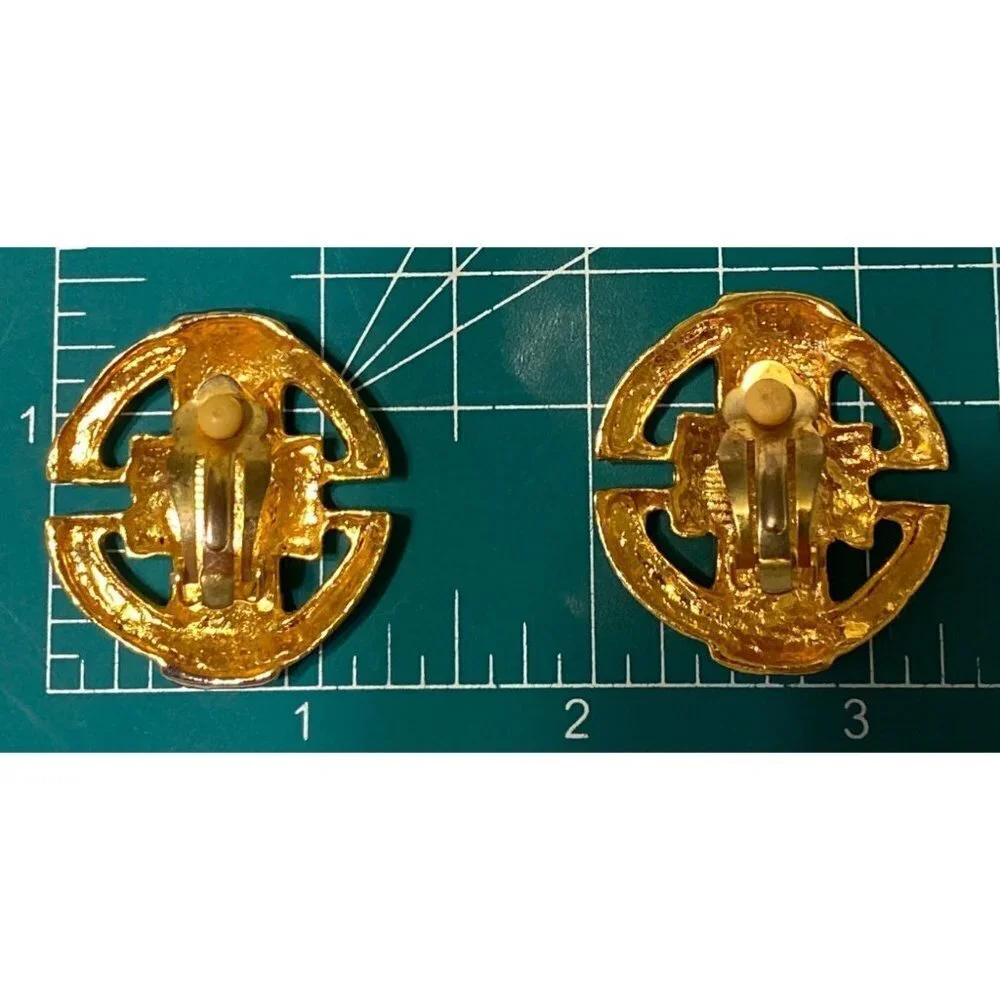 Vintage item been metallic