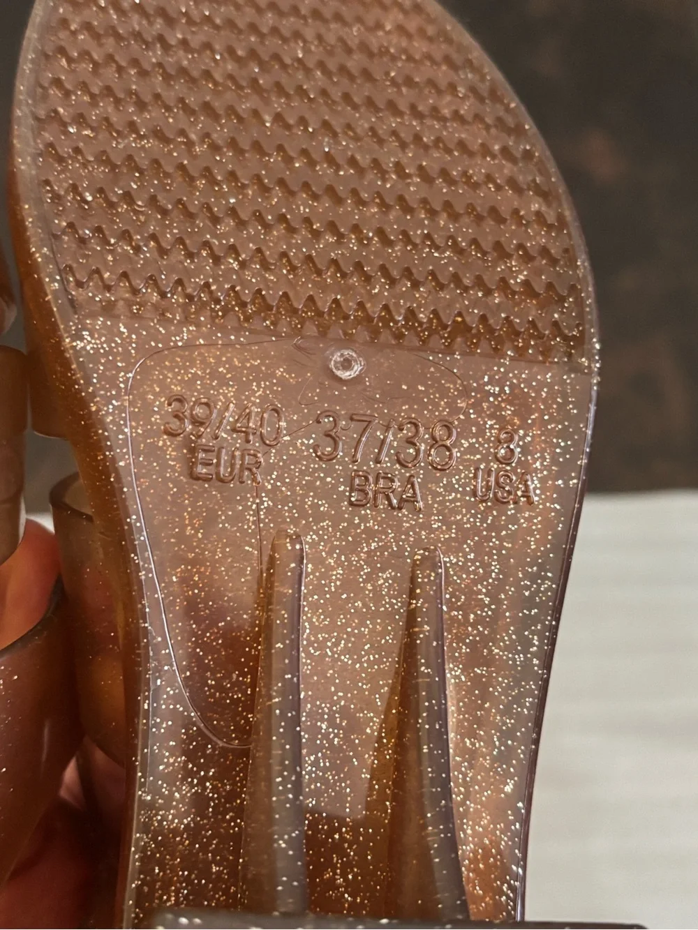 Urban Outfitters heel note clasp