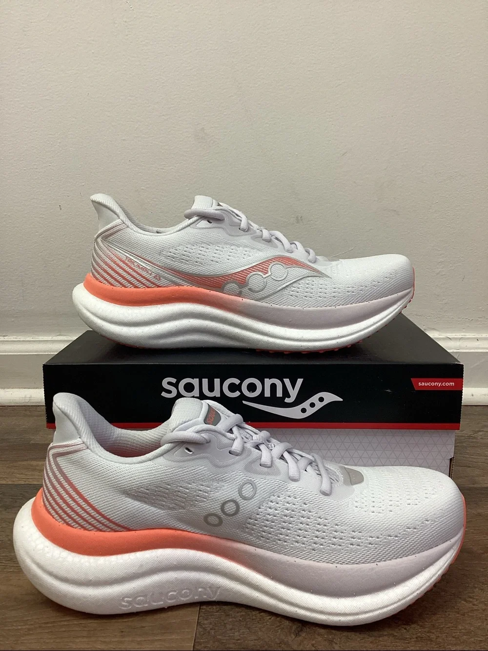 Saucony women’s triumph
