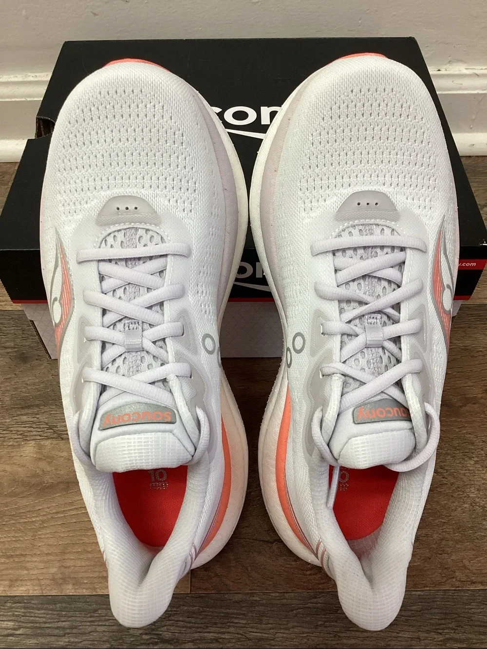 Saucony women’s triumph