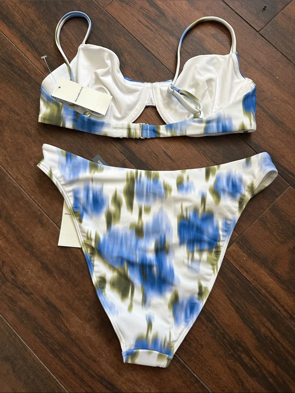 Abercrombie & Fitch top straps polyester