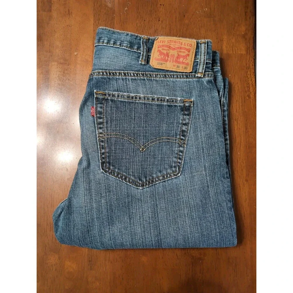 LEVI'S 559 RELAXED LOOSE STRAIGHT MEN'S SIZE 38 x 32  BLUE JEANS MEDIUM WASH EUC