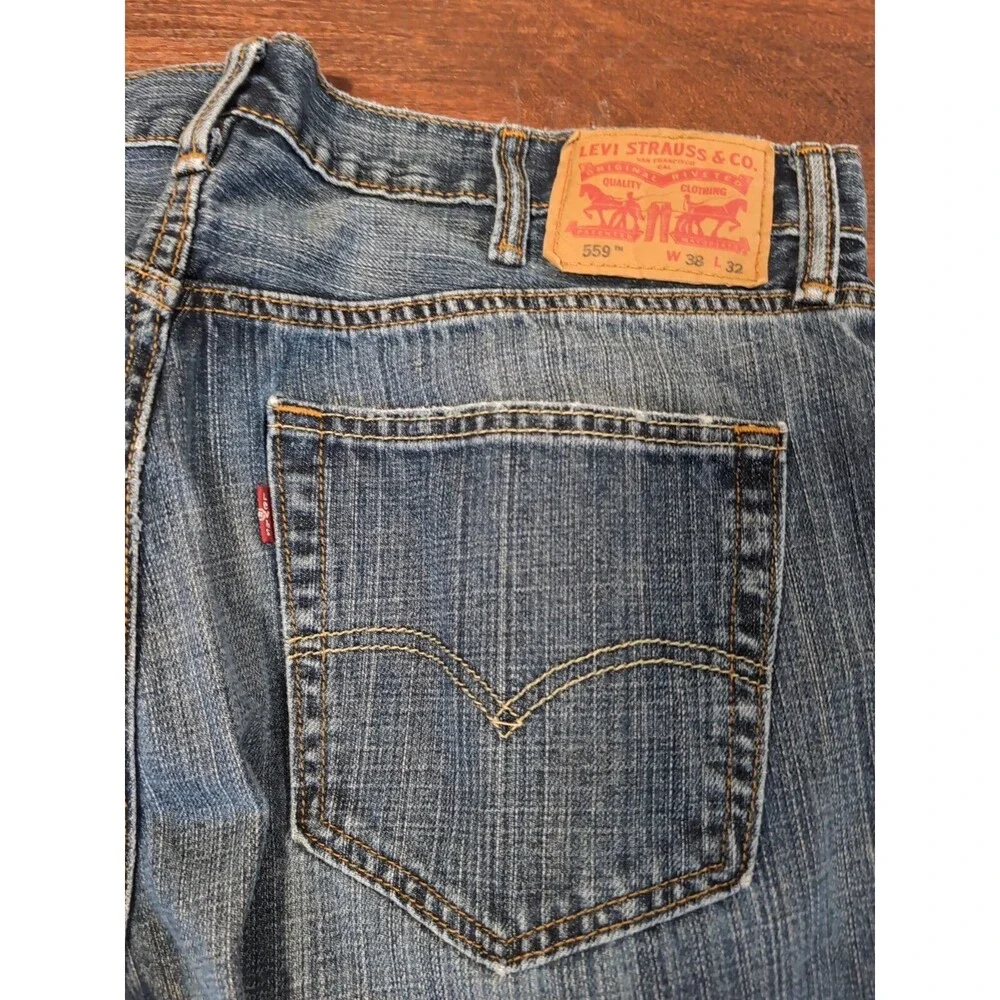 LEVI'S 559 RELAXED LOOSE STRAIGHT MEN'S SIZE 38 x 32  BLUE JEANS MEDIUM WASH EUC