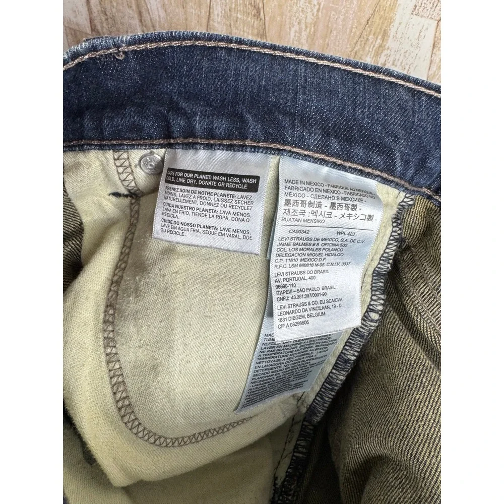 Levis see pictures