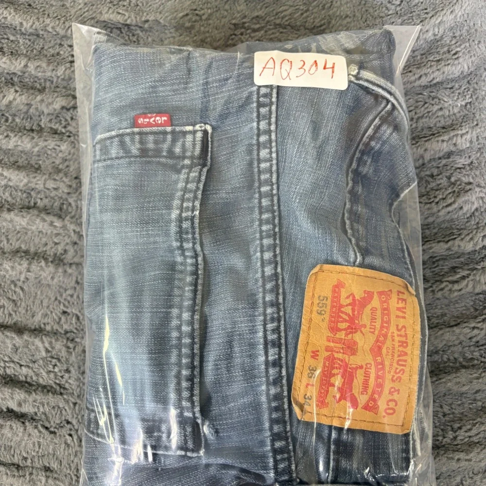 Levis measurements waist