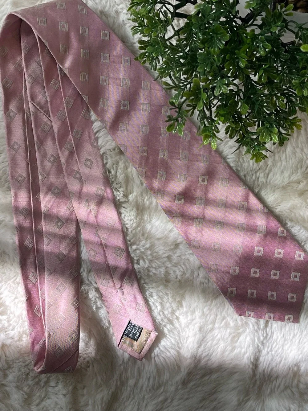 Armani Collezioni Pink Geometric Silk Tie – Made in Italy