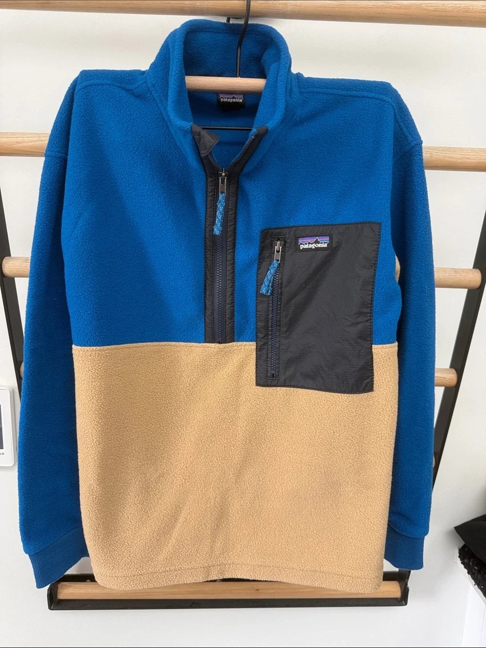 Patagonia youth  Blue & Tan Half-Zip Fleece Pullover size Large