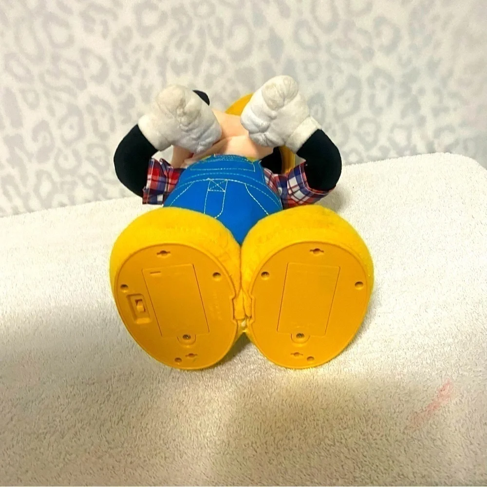 Disney Junior E-I-Oh! Mickey Mouse, Interactive Plush Toy, Sings (Works)
