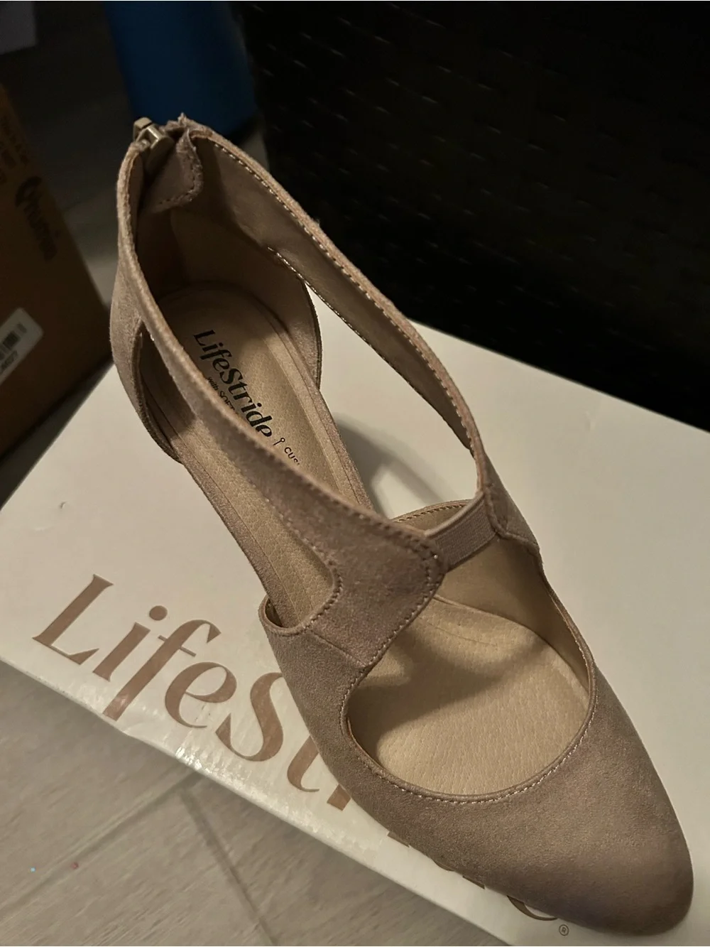 Life Stride Women's Taupe Suede Pointed-Toe Heel size 7 M