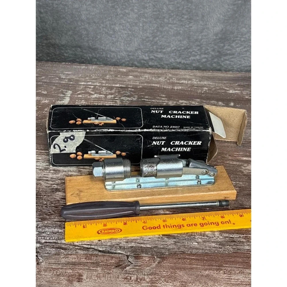 Deluxe Nut Cracker Machine Vintage Kitchen Gadget With‎ Original Box