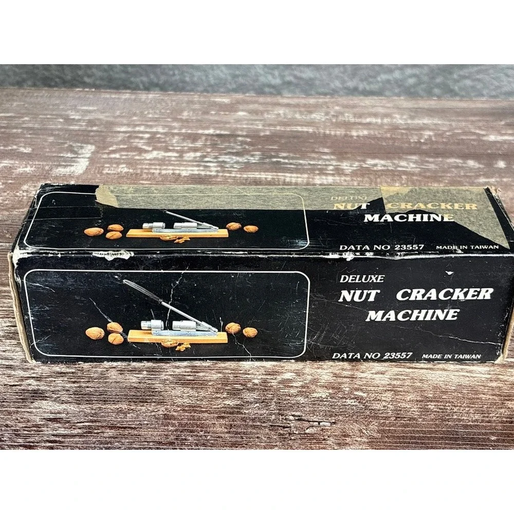 Deluxe Nut Cracker Machine Vintage Kitchen Gadget With‎ Original Box