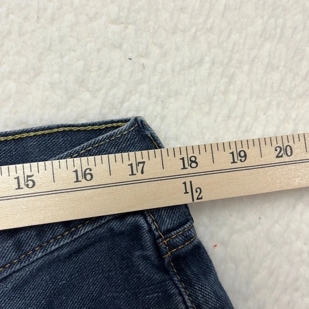Levi's relaxed minimalist