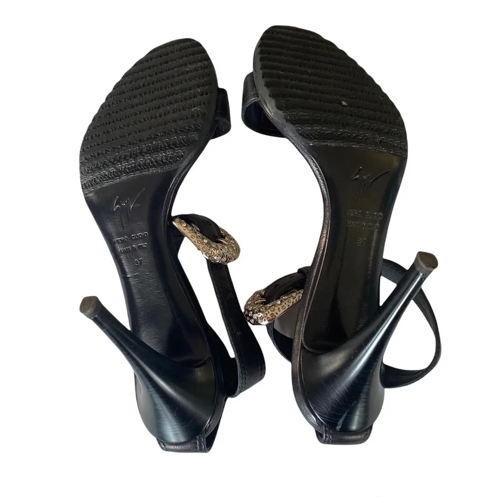 Giuseppe Zanotti cocktail features minimalist