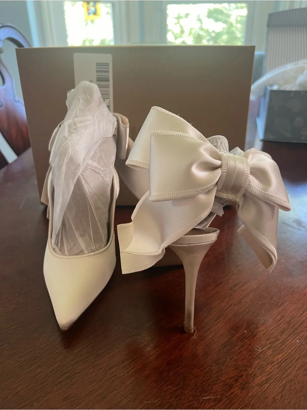 Steve Madden Ivory Teacup Satin Heels Size 6.5