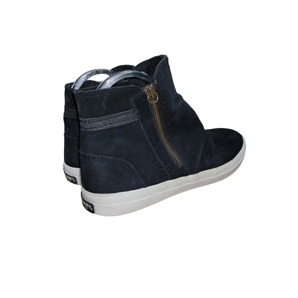 Sperry women top