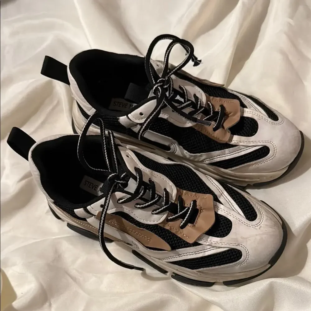 Steve Madden brand steve