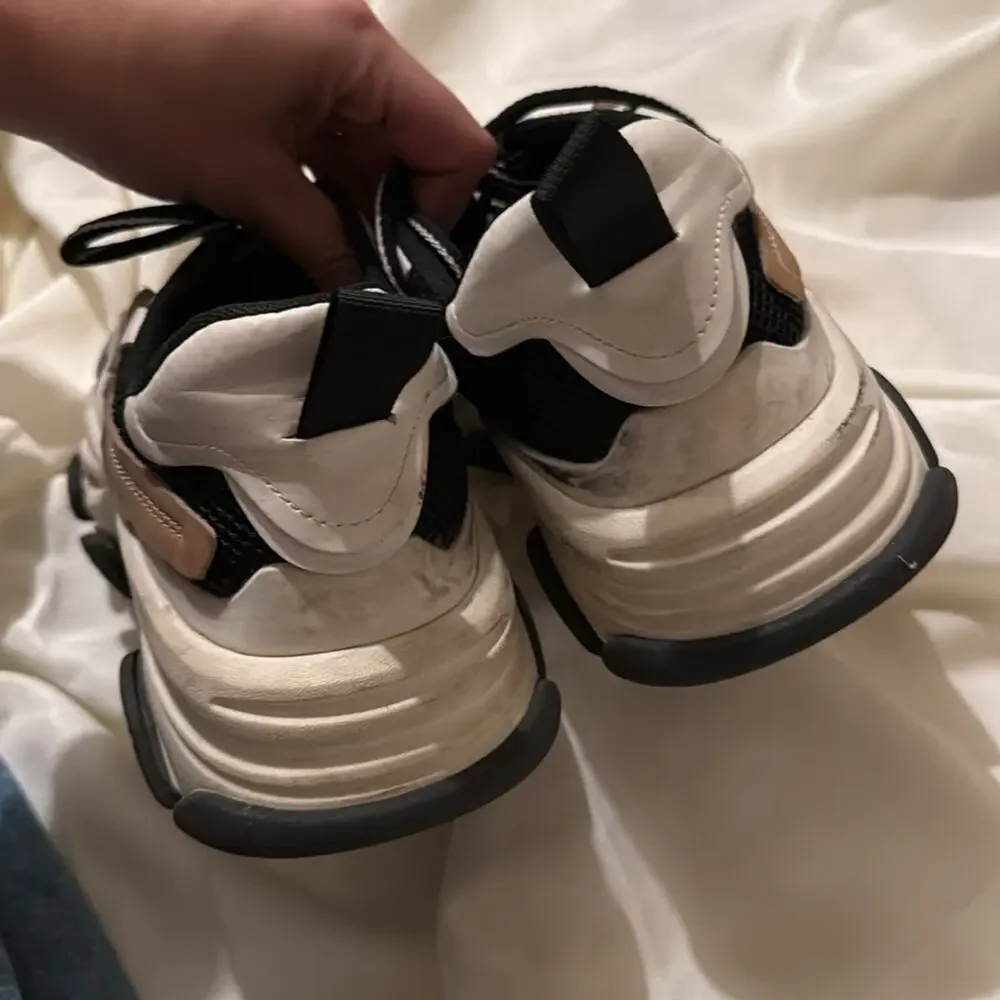 Steve Madden brand steve