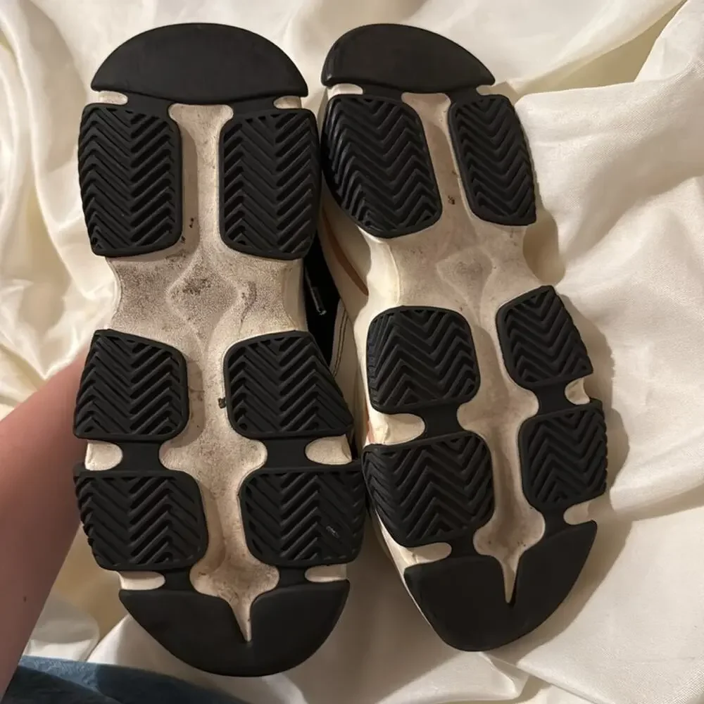 Steve Madden brand steve