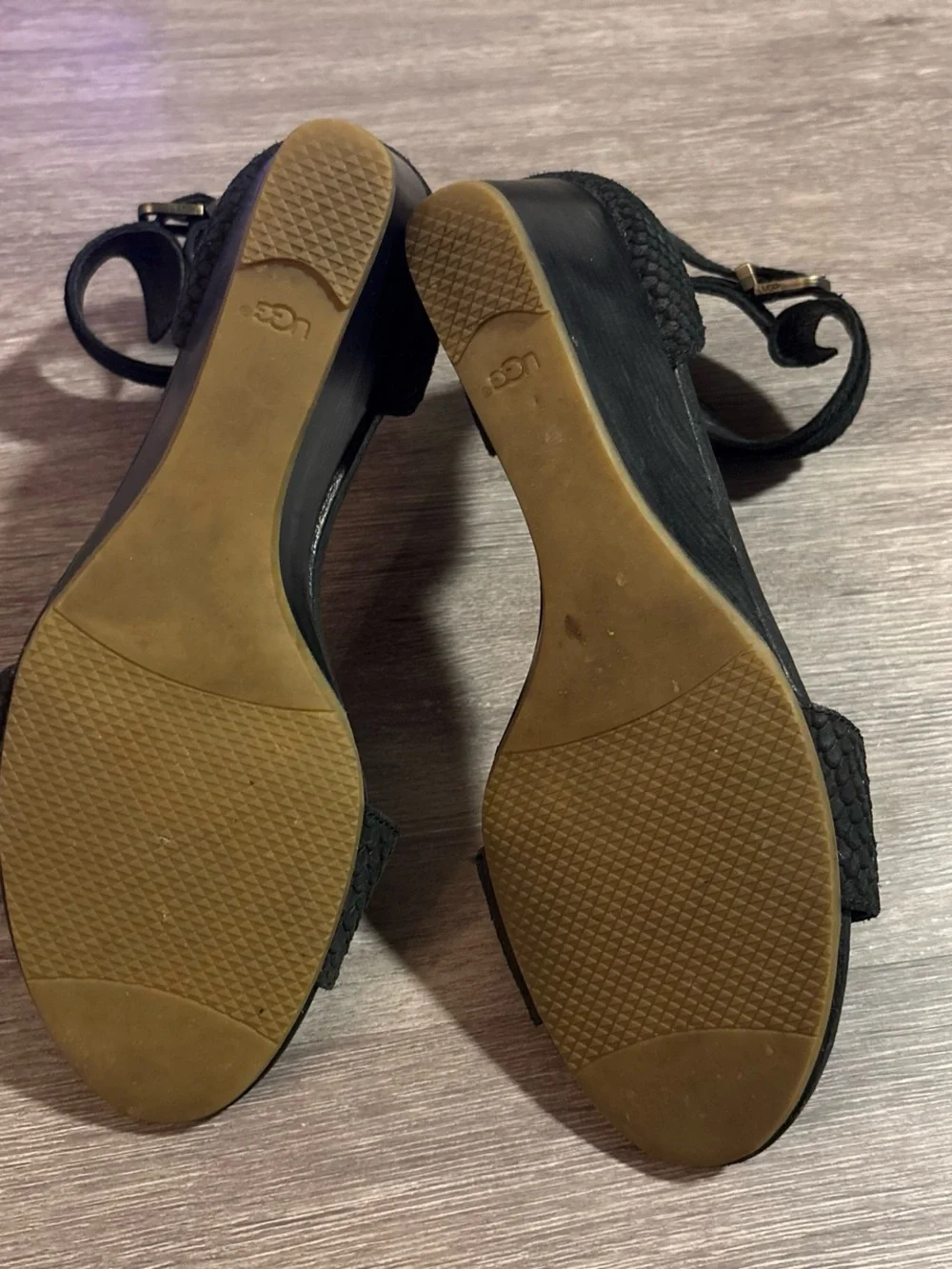 UGG sleek sandals
